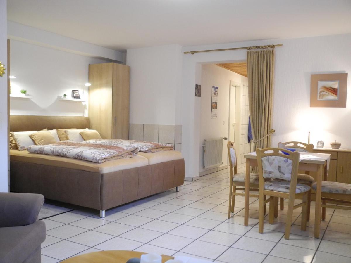 Ferienwohnung Heinen Андернах Екстер'єр фото